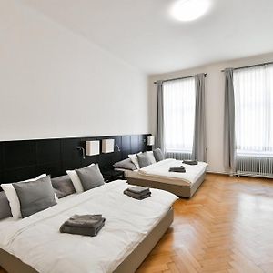 Suite à 2 Chambres à Coucher