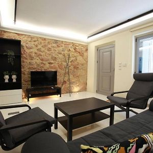 Elegant Studio At The Acropolis Hills