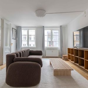 Stylish Apartment On Lively Street In Downtown