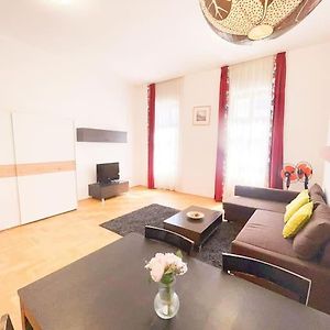 Appartement à 2 Chambres à Coucher