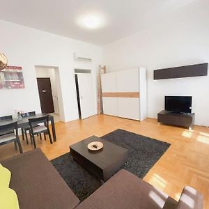 Spacious In A Vibrant Center