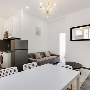 Sublime 2 Bedroom Flat In Paris