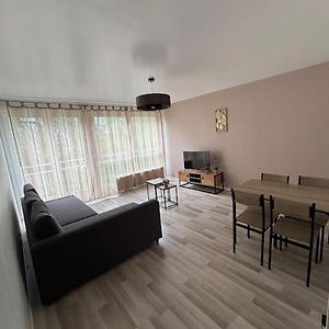 Appartement à 2 Chambres à Coucher