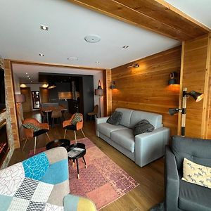 Appartement de Luxe à 2 Chambres à Coucher