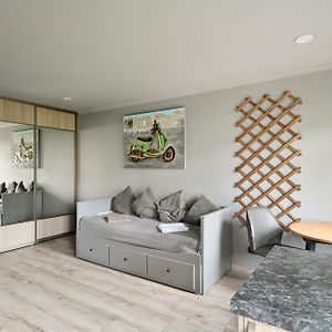 Quiet Loft With Free Parking