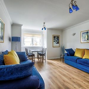 Guestready - Stylish Apt W/ Parking Near Edinburgh
