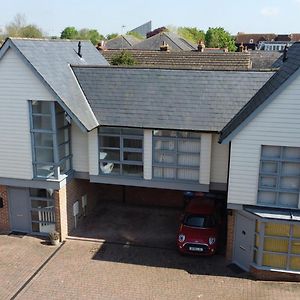 Modern City Centre House With Free Parking