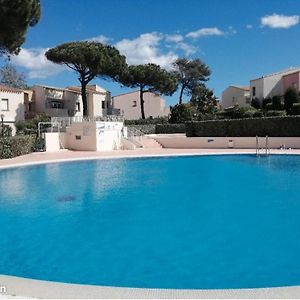 Cap d'Agde T2 avec piscine, tennis et parking.