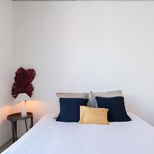 Host Wise - Luxurious Private Flats - Balcony