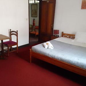 Chambre Budgétée Lit King-Size
