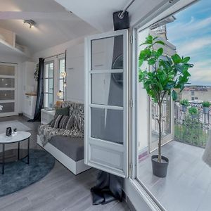 La Terrasse, Vue Sur Les Toits De Montpellier