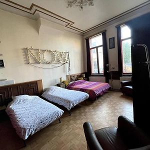 Spacy Room In Old Townhouse Relaxed Vibe With Late Check-Out!