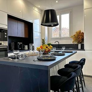 Chic Renovated 2 Bedroom Entire Apartment Or Only Private Rooms In Liberation In Nice With Garage On Demand, Ac, Wi-Fi And Tram Access