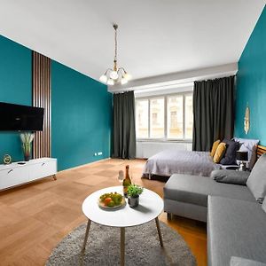 Cityscape Charm Spacious 3 Bedroom Haven For 7