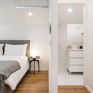 Studio Lit King-Size