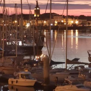 En mansarde sur le port