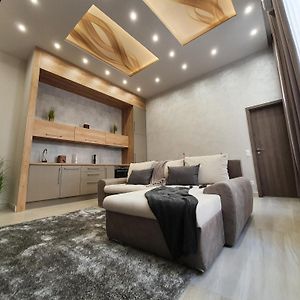 Chic Comfort Suite For 6 By Oktogon