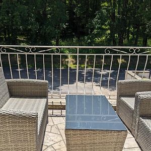 Logement A Brive Pres De La Campagne Et Centre-Ville, Avec Parking Prive, Climatisation, Et Double Balcon Prive