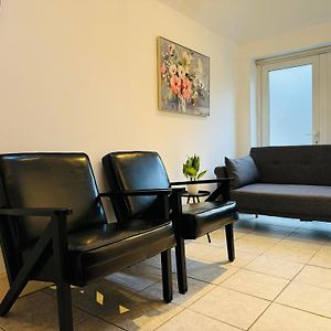 Falcon - 2 Bedroom Ground Floor Flat In Central London