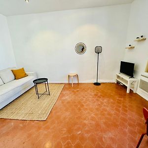 Studio Lit King-Size