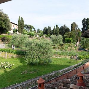Luca'S Home Over The Rose Garden
