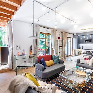 Guestready - Spacieux Apt. Avec Cour Privative