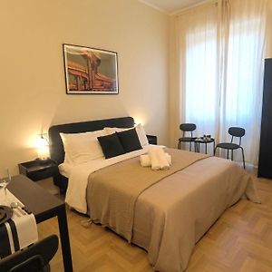 Metro Lodi Apartment