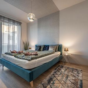 Condo With Garage And Balcony In City Center