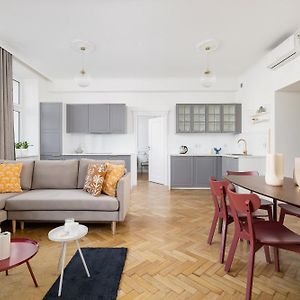 Appartement à 3 Chambres à Coucher
