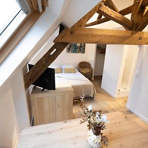 Studio Lit Queen-Size