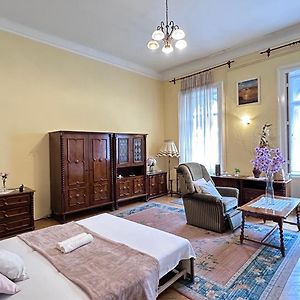 Jozsef 69 Apartment - 2Brs, 5M To Newyork Cafe