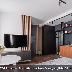 Old Town Stylish Studio With Spacious Bathroom