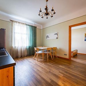 Appartement à 2 Chambres à Coucher