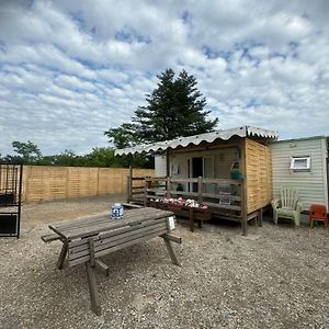 Mobilhome Situe Cote Ville Et Cote Campagne