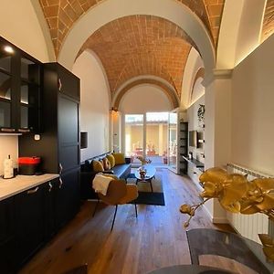 Chic Florence Retreat City Gem