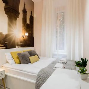 One Bedroom Apartment - Dluga 30 Street
