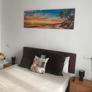 Room With Private Bathroom And Balcony Nearby The Mercado Central, Center And Beach