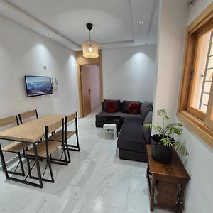 Appartement de Luxe à 2 Chambres à Coucher