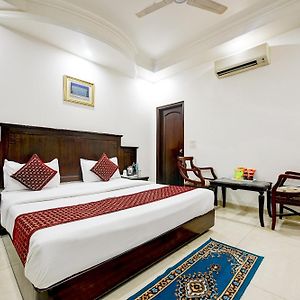 Legend International - Just A Min Away From New Delhi Station # Budget Friendly Hotel # Customer'S Choice Hotel # Near To Connaught Place, Karol Bagh & Chandni Chawk