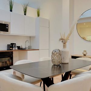 Appartement de Luxe à 2 Chambres à Coucher