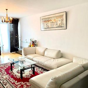 Appartement à 2 Chambres à Coucher