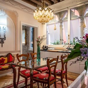 Appartement de Luxe à 2 Chambres à Coucher