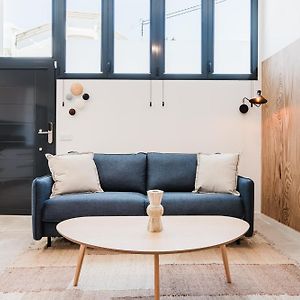 Studio Lit King-Size