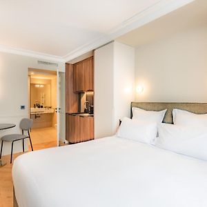 Chambre Lit King-Size avec Accès aux Personnes Handicapées