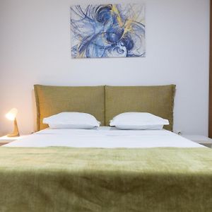 Old Town Central Oasis - Secured Parking Nearby - Self Check In - Metro Station At 1Min