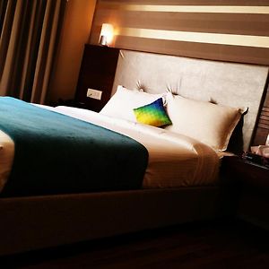 Hotel Plaza Saphire At New Delhi Railway Station