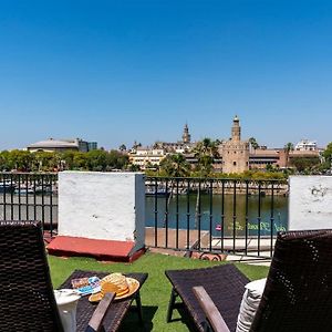 Atico Con Vistas A La Torre Del Oro Y Catedral By Thegoodtourist