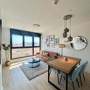 Skyline II Pool & Coworking By Ele Apartments