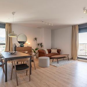 Skyline III Pool & Coworking By Ele Apartments