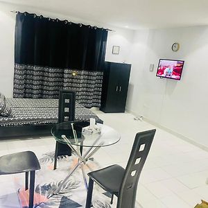 Agreable Mini-Studio Meuble Avec Wifi Gratuit, Climatiseur Et Eau Chaude A Disposition